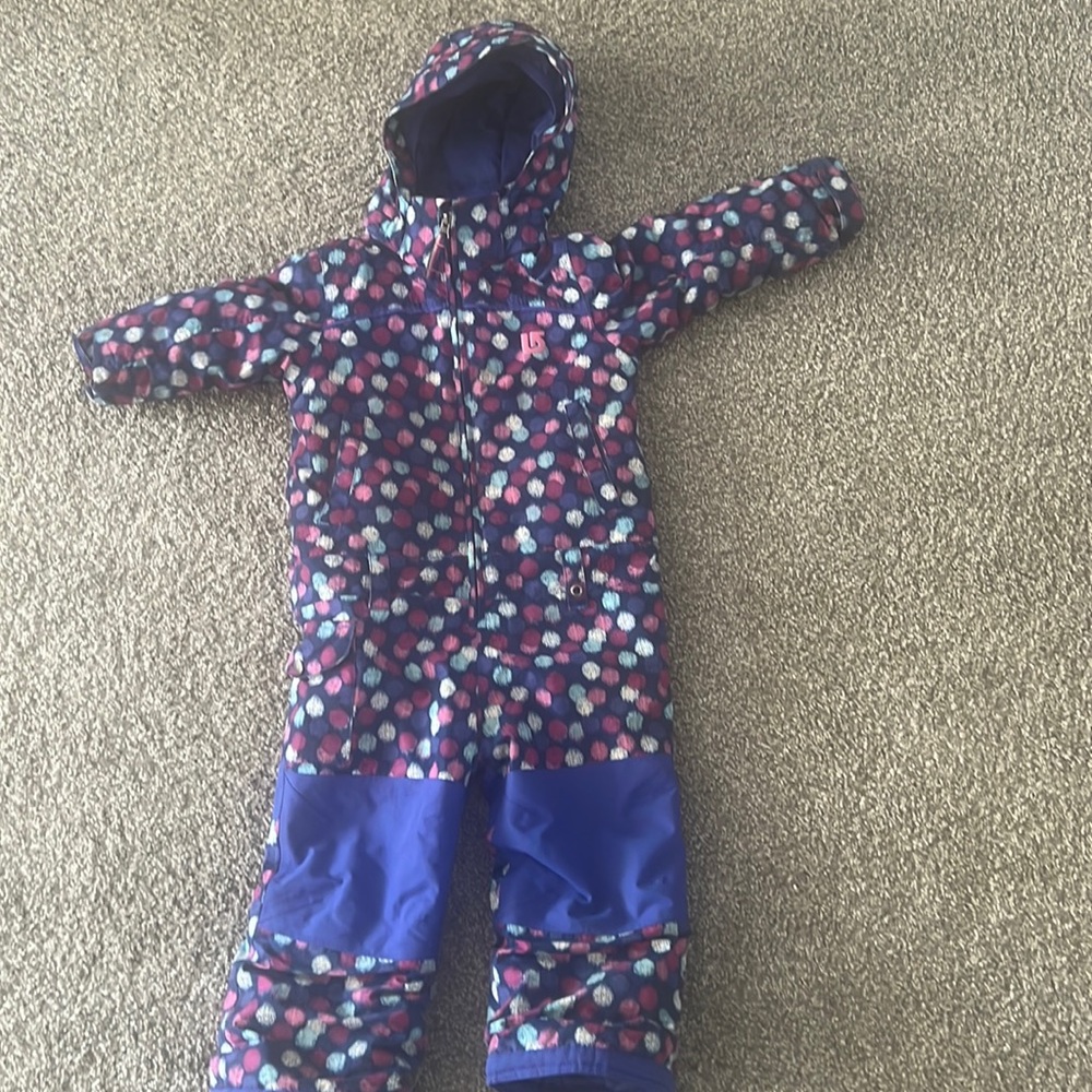 Excellent condition, like new Burton snowsuit!